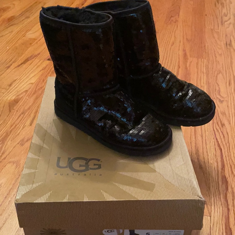 Sequin women’s black Uggs